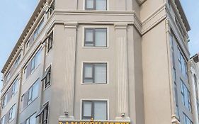 Lam Kiều Hotel